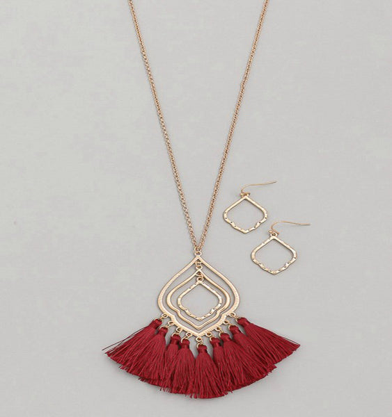 Koko and Lola - Burgundy Clover Tassel Necklace Set - Simple Pleasures ~ Bountiful Treasures